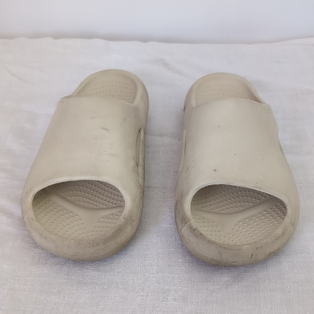 Crocs Unisex Beige White Slides Men's 6 Women's 8 - Picture 3 of 6